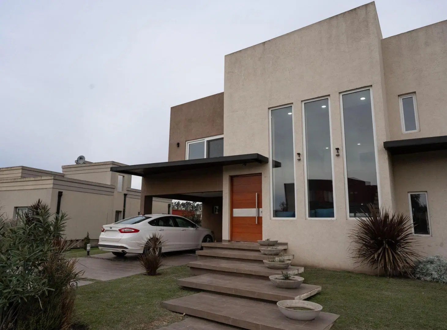 CASA EN VENTA EN LA REJA, BS. AS. 7 AMBIENTES 5