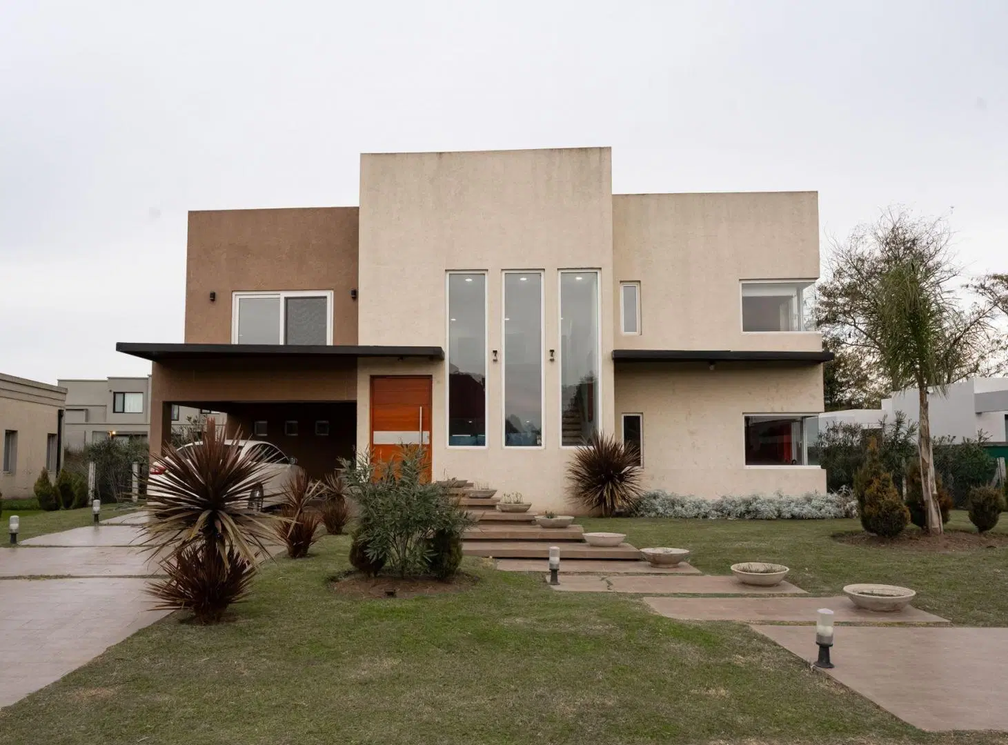 CASA EN VENTA EN LA REJA, BS. AS. 7 AMBIENTES 2