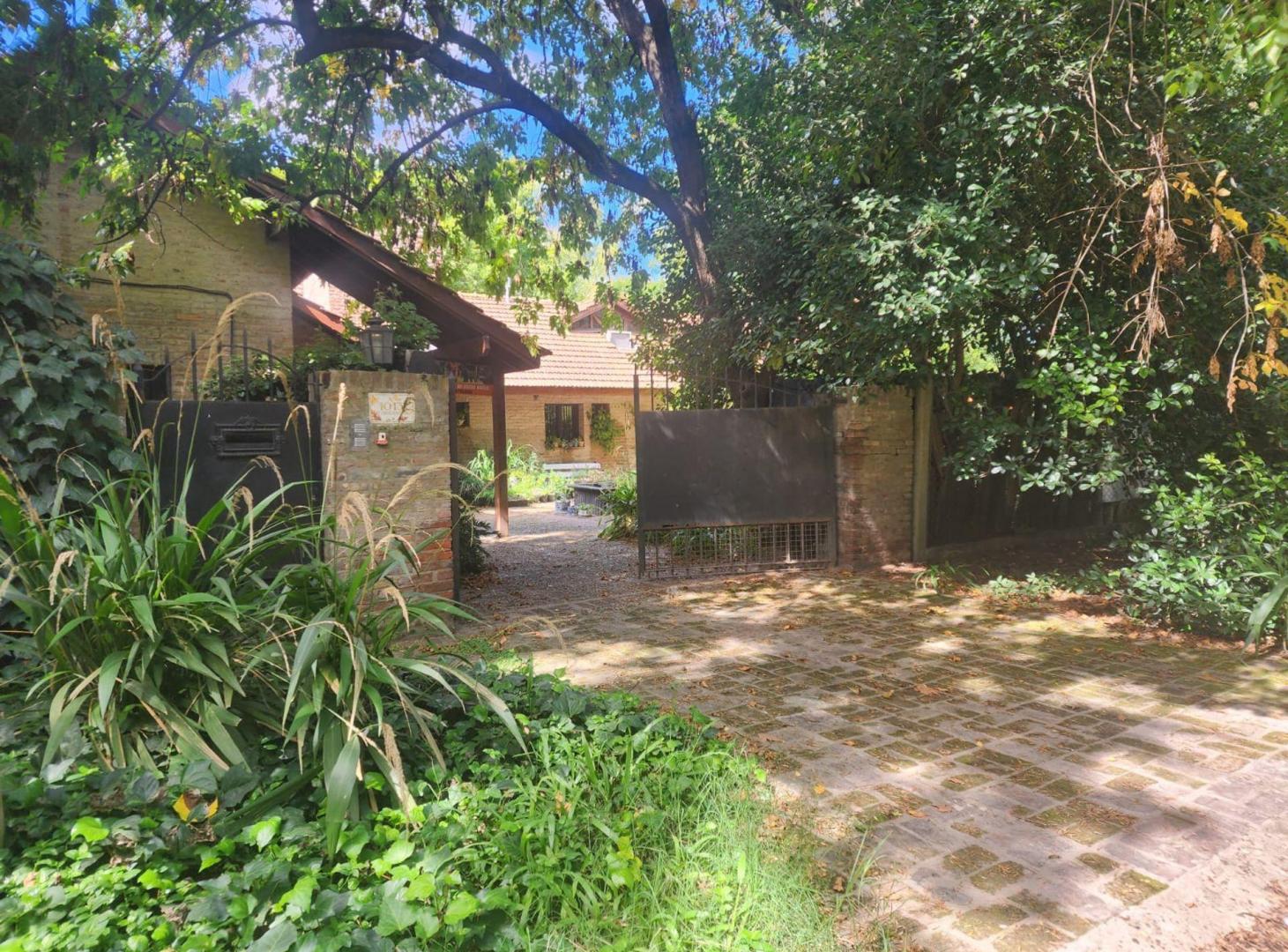 Foto de Casa venta 7 amb. Parque y pileta M.Alberti, Pilar, imagen 2
