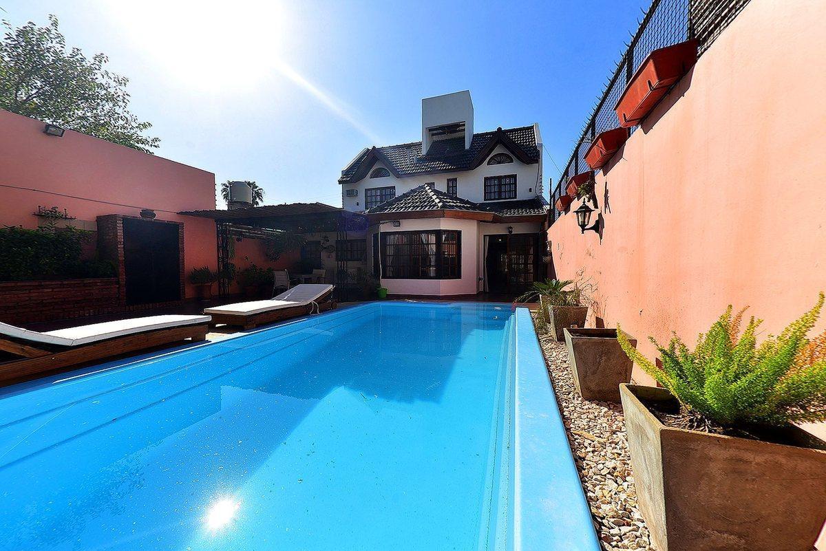 Foto de VENTA CASA EN ITUZAINGÓ, 4 AMB CON PATIO Y PILETA, imagen 5
