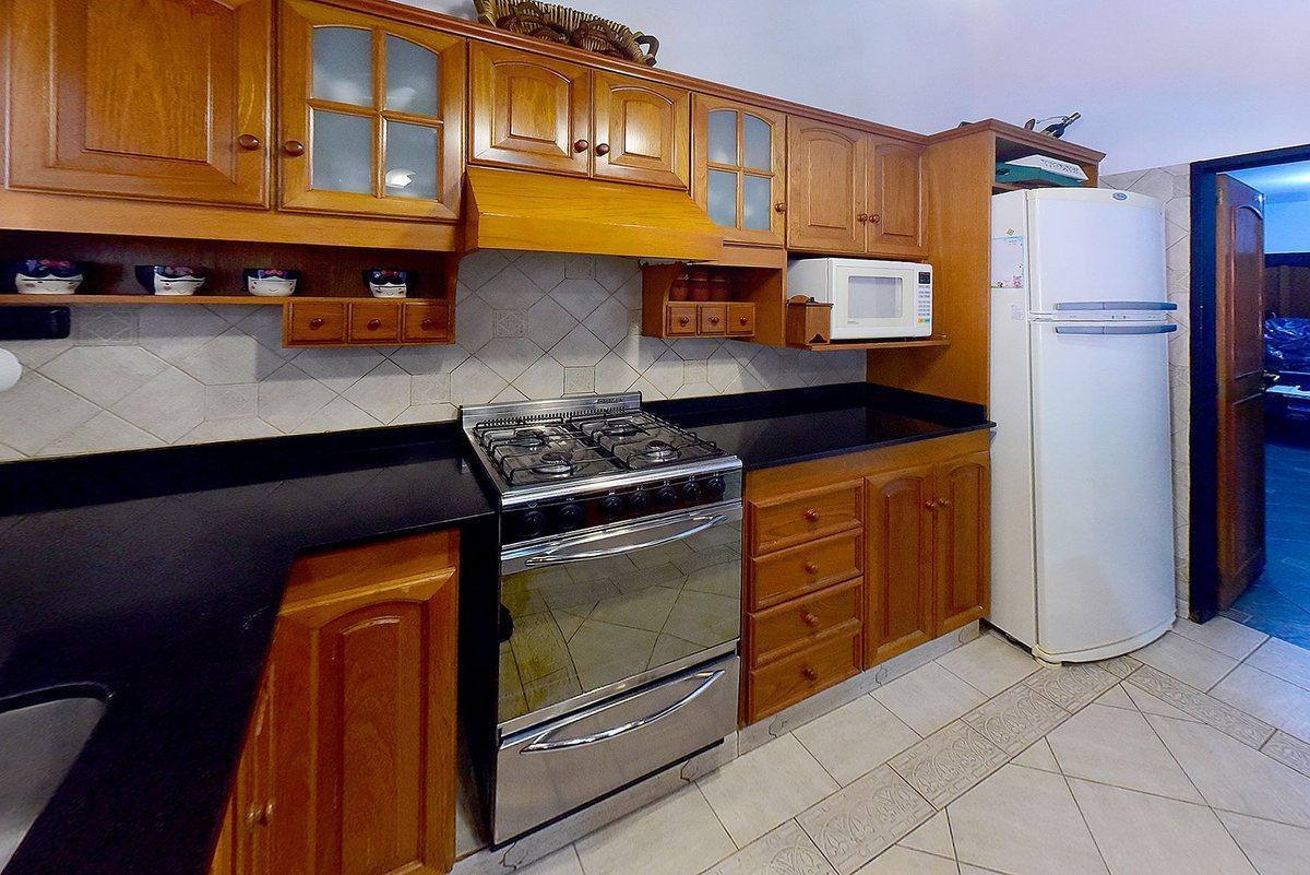 Foto de VENTA CASA EN ITUZAINGÓ, 4 AMB CON PATIO Y PILETA, imagen 3