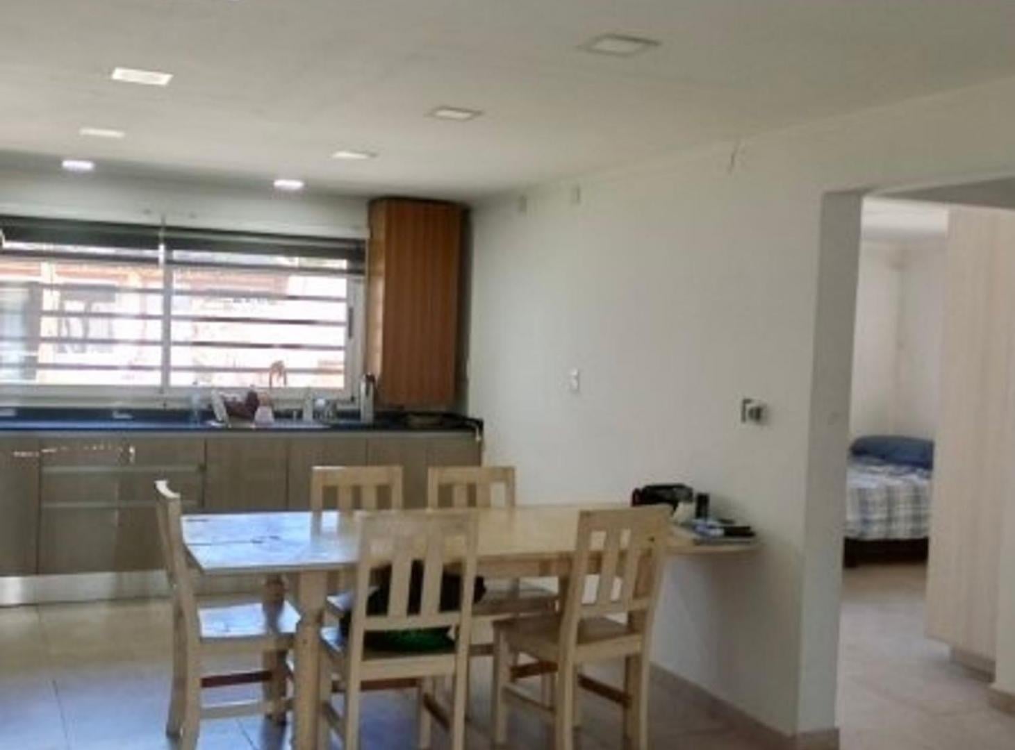 Foto de Casa 3 Amb Venta Burzaco Cochera Pileta y Quincho, imagen 3