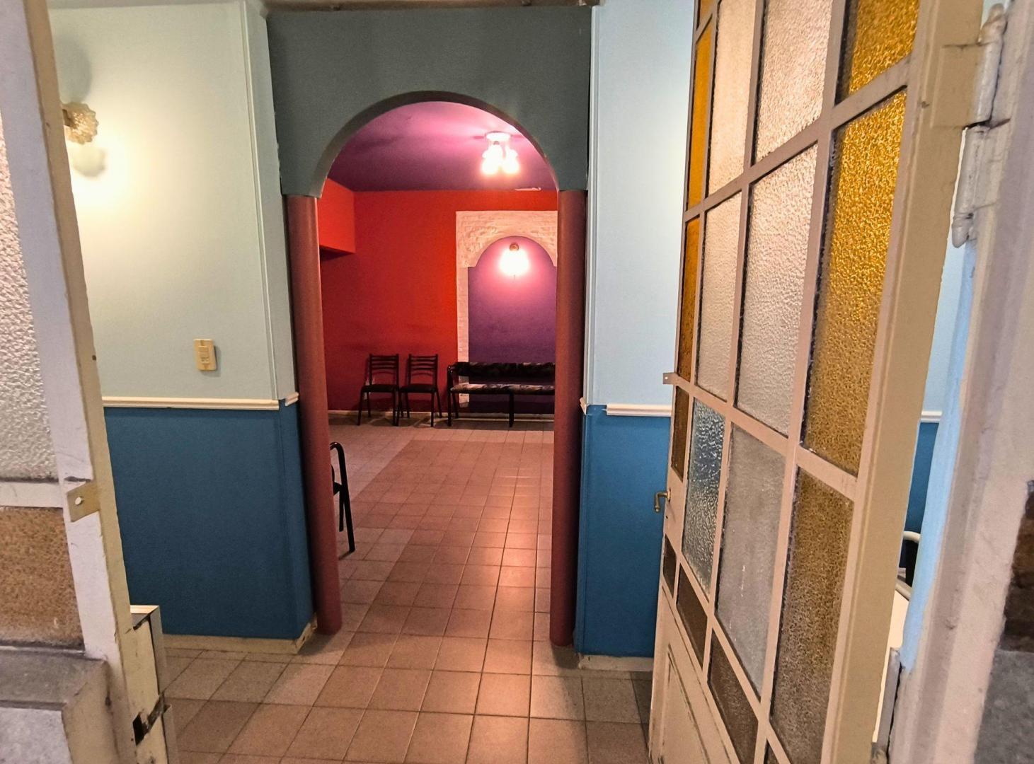 Foto de Consultorio múltiple equipado / PH en V. Sarsfield, imagen 5