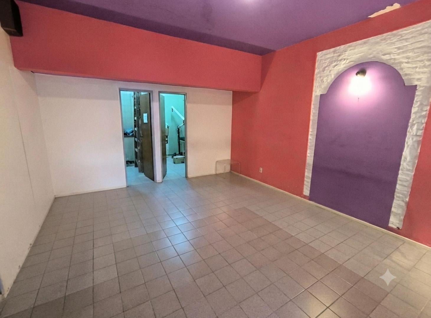 Foto de Consultorio múltiple equipado / PH en V. Sarsfield, imagen 3