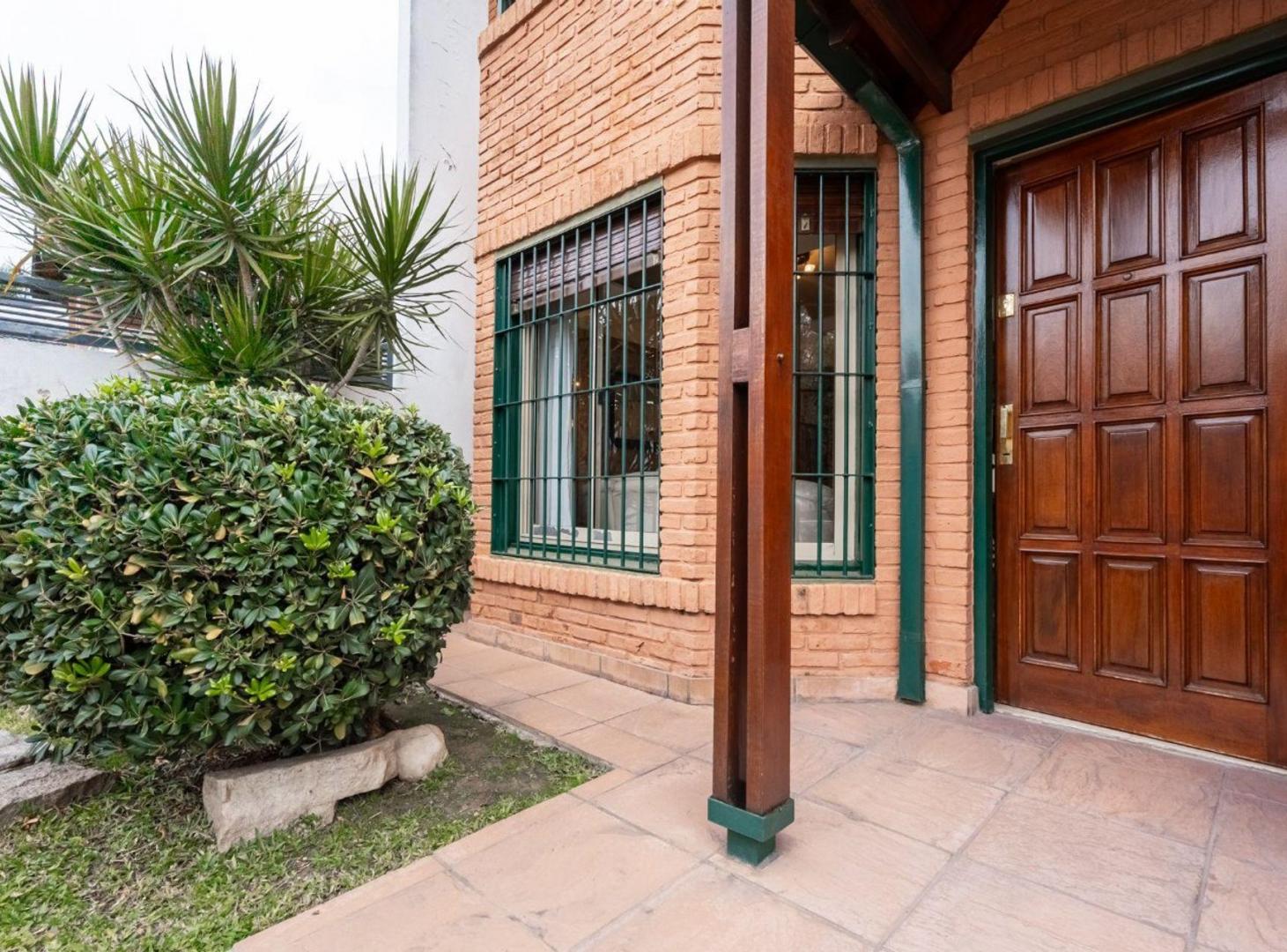 Foto de CASA 6 AMB. VENTA, HAEDO, CON PARRILLA Y PILETA, imagen 1