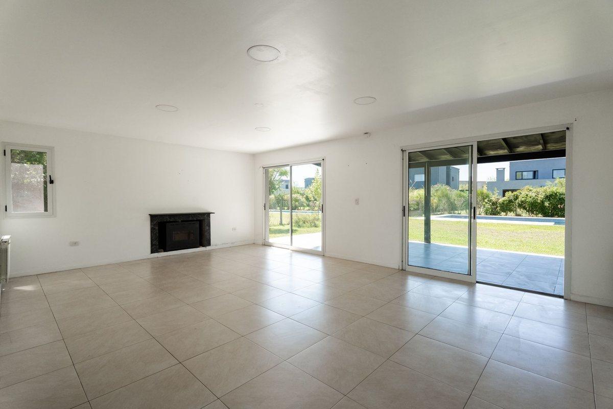 Foto de Venta casa c/pileta Barrio San Gabriel, Villanueva, imagen 1