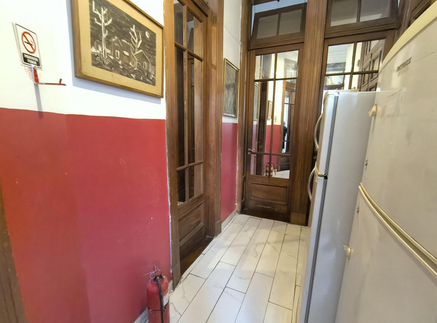 Foto de Dpto. 8 amb. Resid. Estudiat. en venta Balvanera, imagen 5