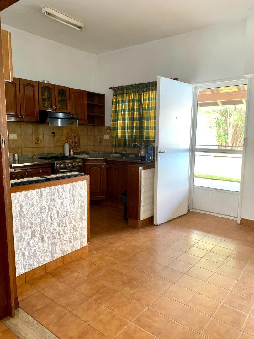 Foto de VENTA CASA 4 AMBIENTES PILETA GARAGE PARRILLA VILLA LIBERTAD, imagen 5