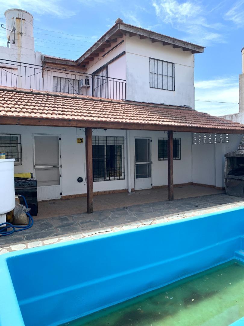 Foto de VENTA CASA 4 AMBIENTES PILETA GARAGE PARRILLA VILLA LIBERTAD, imagen 3
