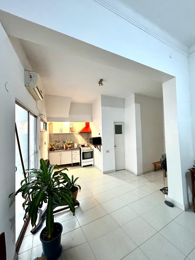 Foto de VENTA CASA MULTIFAMILIAR 6 AMBIENTES FLORES, imagen 1