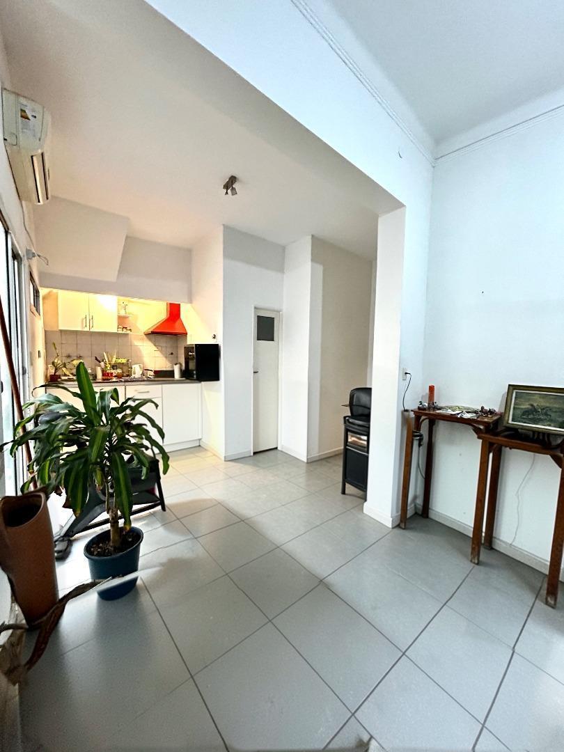 Foto de VENTA CASA MULTIFAMILIAR 6 AMBIENTES FLORES, imagen 2