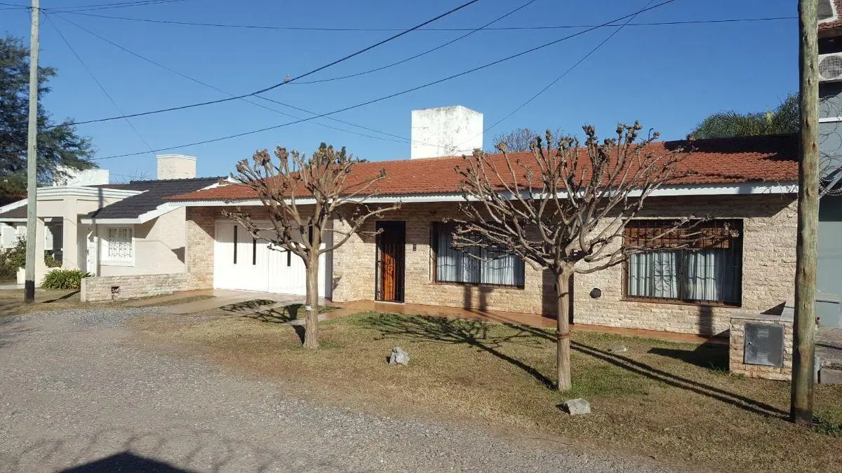Casa de 450 m² con 3 habitaciones en venta en Argüello 2