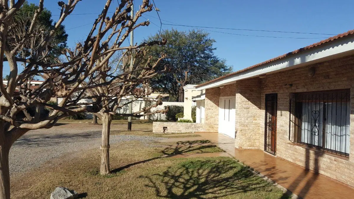 Casa de 450 m² con 3 habitaciones en venta en Argüello 4