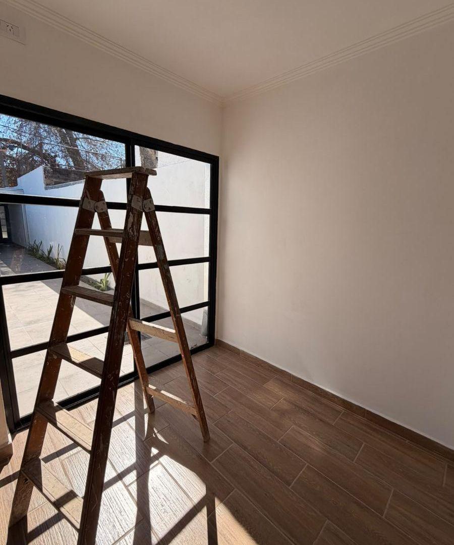 Foto de HERMOSA CASA DE 2 DORM INTERNA UNICA NO PH. REFACCIONADA COMPLETAMENTE, imagen 2