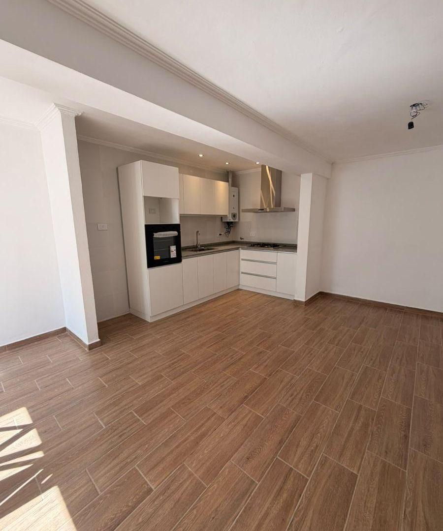 Foto de HERMOSA CASA DE 2 DORM INTERNA UNICA NO PH. REFACCIONADA COMPLETAMENTE, imagen 1