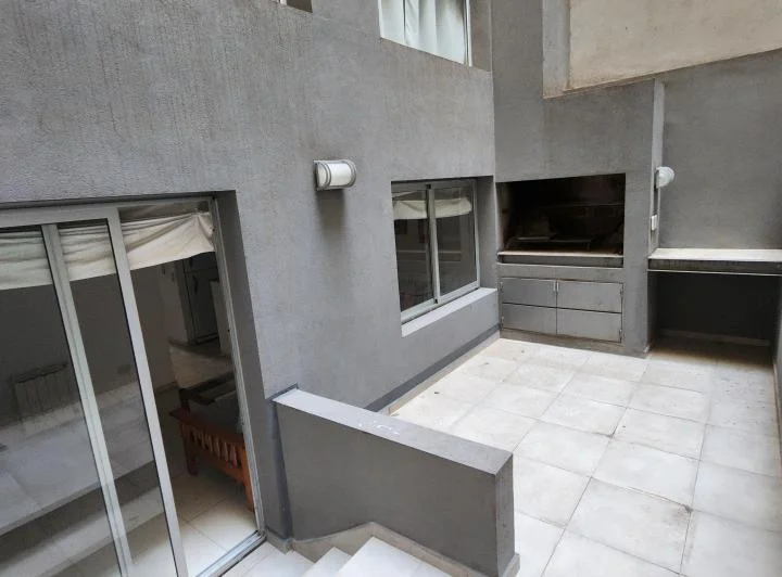 DUEÑO alquila: Dpto c/cochera, dos patios, parrilla propia y amenities 5