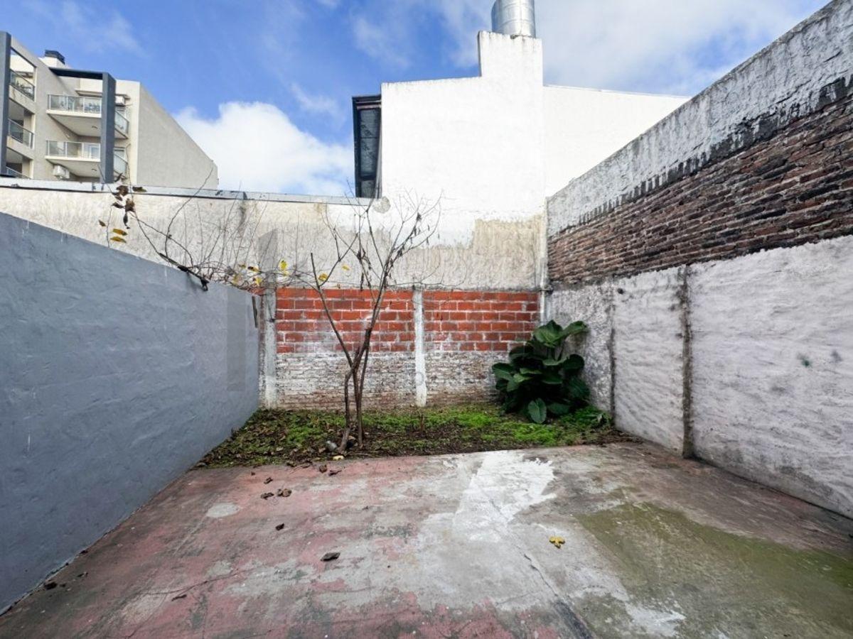 Foto de Departamento tipo PH en alquiler de 70m2 en Wilde, imagen 5