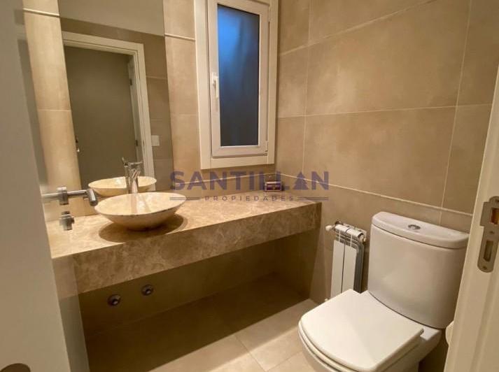 Moderna propiedad en alquiler en Carilo 2