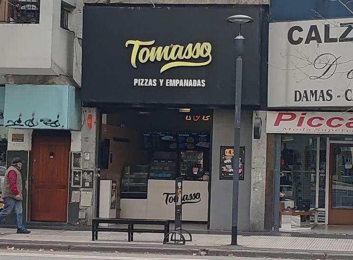 Local muy amplio SIN EXPENSAS en dos plantas en excelente zona comercial 1