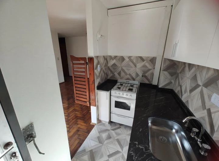 Departamento grande, dos dorm en Olmos y Maipú con balcón a ambas avdas 4