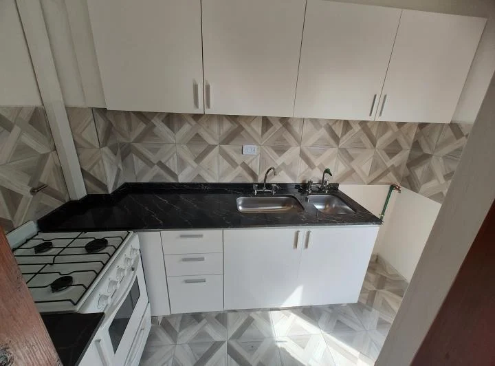Departamento grande, dos dorm en Olmos y Maipú con balcón a ambas avdas 2