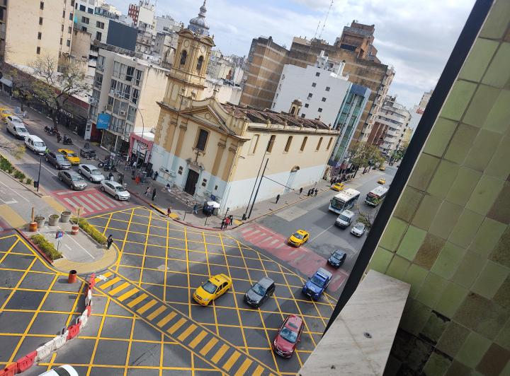 Departamento grande, dos dorm en Olmos y Maipú con balcón a ambas avdas 3