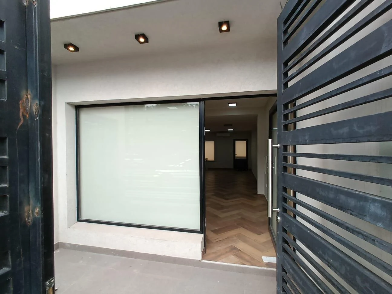 Foto de LOCAL COMERCIAL A ESTRENAR, ZABALA al 700, imagen 3