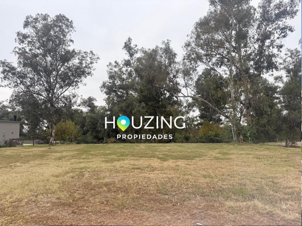 Lote plano de 1482m2 en Praderas de San Lorenzo
