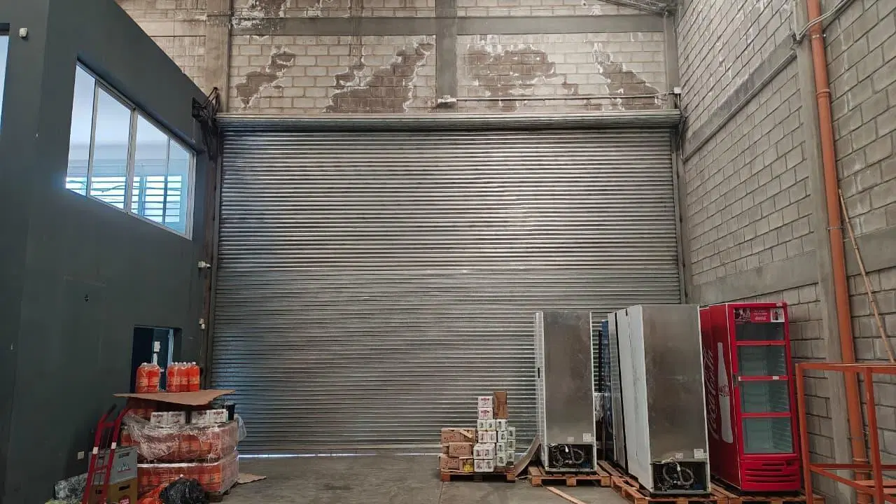Excelente Galpón/Depósito de 360m² con Oficinas y Entrada de Camión – Pje Ten al 100 5