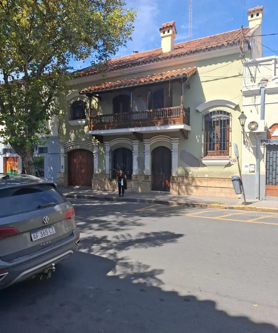 Casa en venta 3 plantas 14 ambientes centro Salta 2