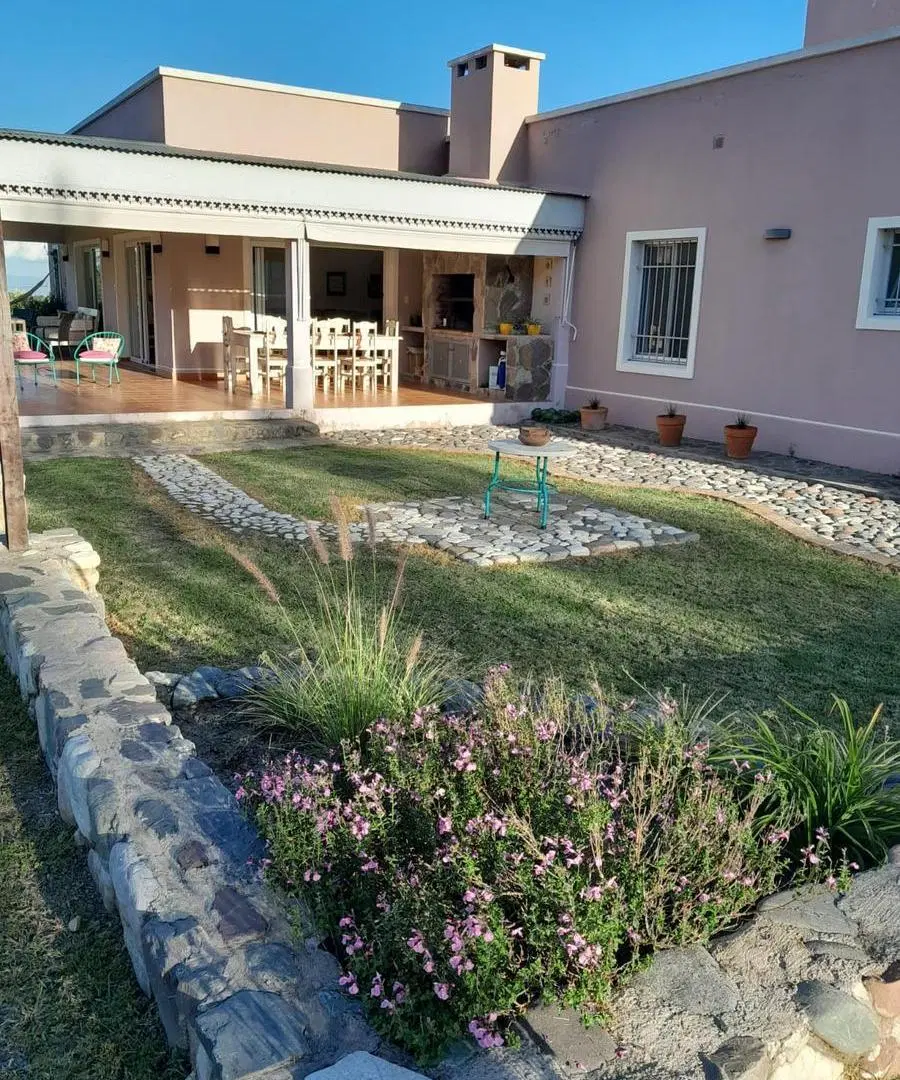 Chacra de una hectarea con casa en Camara Quijano 4