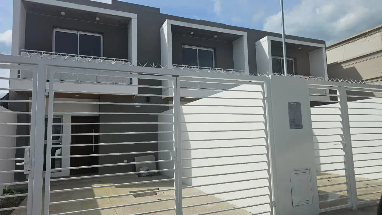 Casa duplex 2 dormitorios en Zona Norte 8