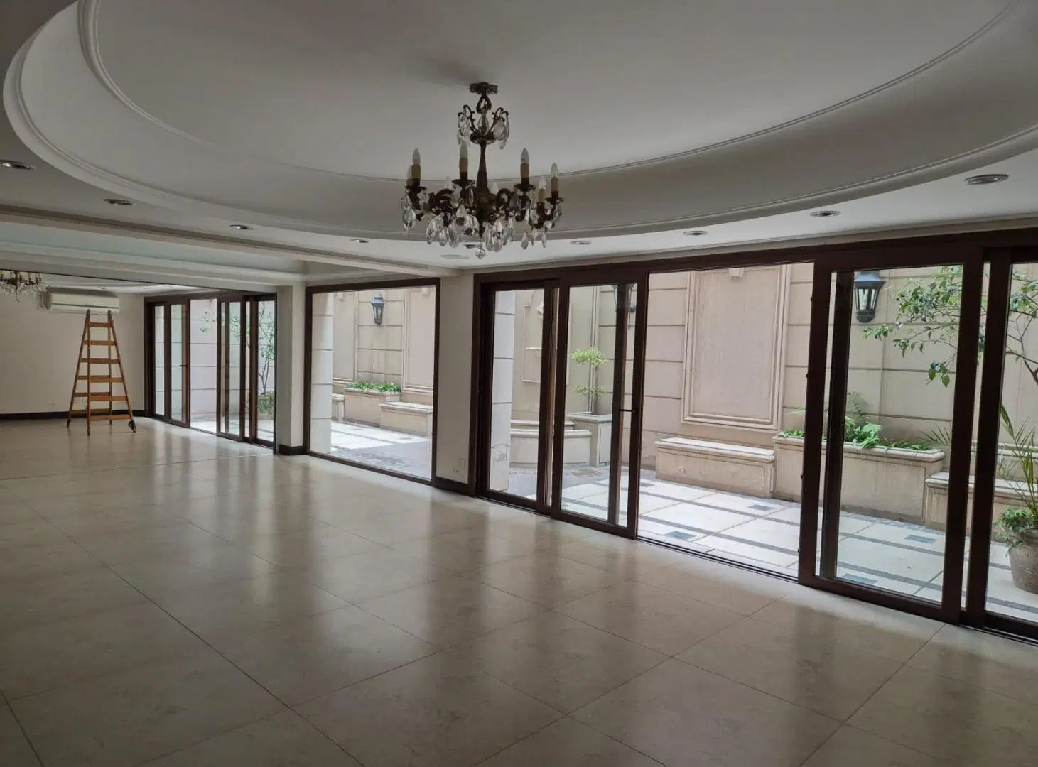 Salón/local comercial en Dean Funes al 300 2