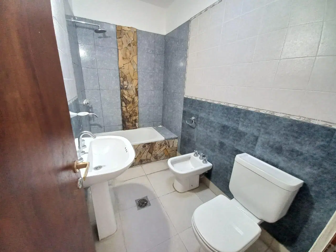 ALQUILER CASA 3 DORMITORIOS EN B° TRES CERRITOS - LOS GUAYACANES AL 100 3