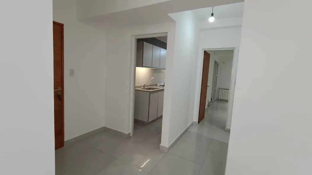 Alquiler Departamento 2 Ambientes Al Frente Con Cochera Y Balcón - Av. Belgrano 1500 4