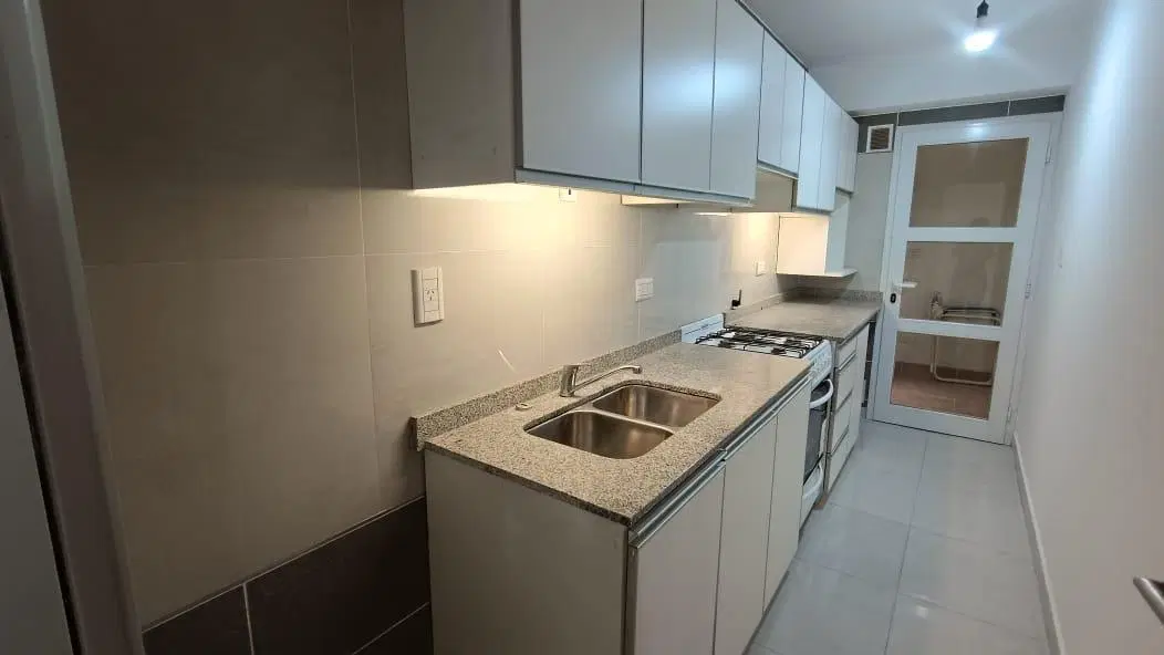 Alquiler Departamento 2 Ambientes Al Frente Con Cochera Y Balcón - Av. Belgrano 1500 5