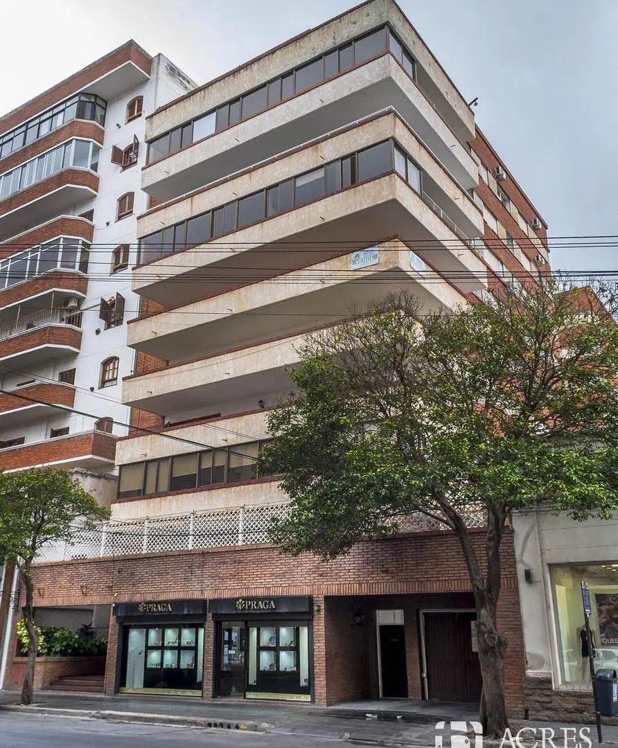 Venta de Departamento de 4 Dormitorios sobre Dean Funes al 300, Salta Capital 4