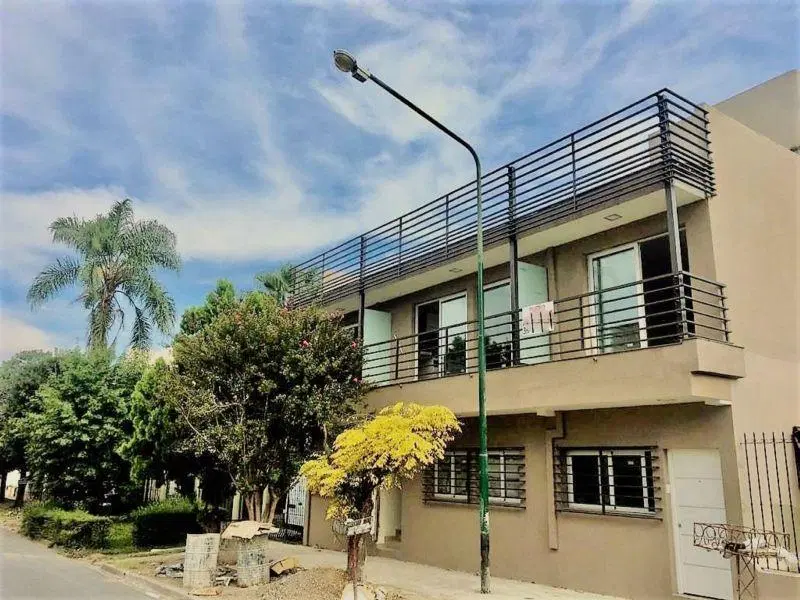 Venta de Casa de 10 Departamentos sobre Coronel Sánchez 700, Ciudad del Milagro, Salta Capital 1