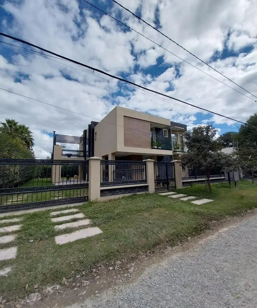 Casa en Venta y Alquiler de 4 Dormitorios en B° Privado Los Olmos, Salta Capital 4