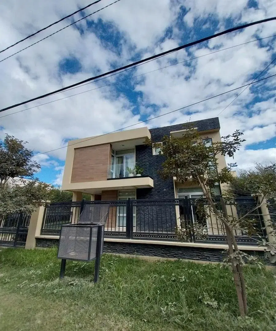 Casa en Venta y Alquiler de 4 Dormitorios en B° Privado Los Olmos, Salta Capital 8