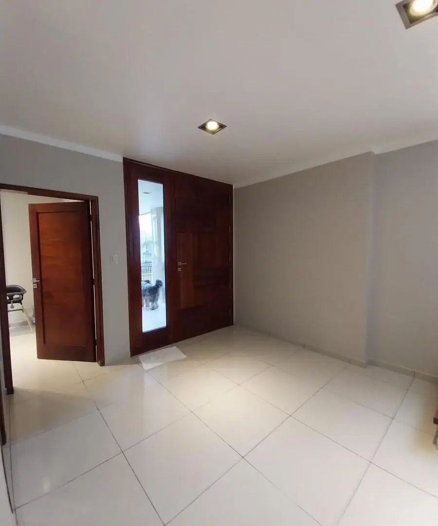 Casa en Venta y Alquiler de 4 Dormitorios en B° Privado Los Olmos, Salta Capital 5