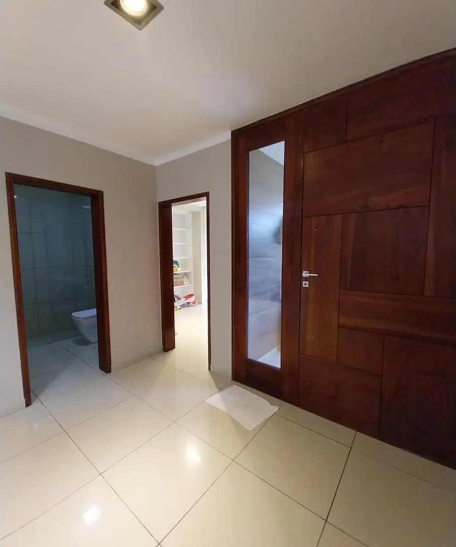 Casa en Venta y Alquiler de 4 Dormitorios en B° Privado Los Olmos, Salta Capital 3