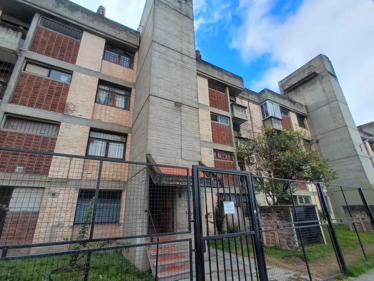DEPARTAMENTO EN VENTA * BARRIO CASINO * 32 3