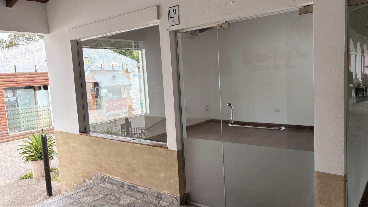 Foto de ALQUILO LOCAL -PASEO HERNANDEZ -SAN MARTIN - SAN LORENZO - SALTA, imagen 3