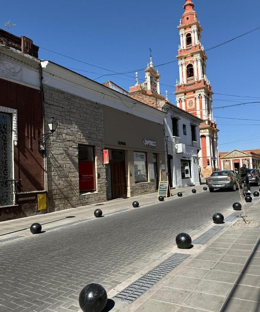 Foto de Hostel en Venta con Fondo de comercio activo – Dean Funes al 100, imagen 1
