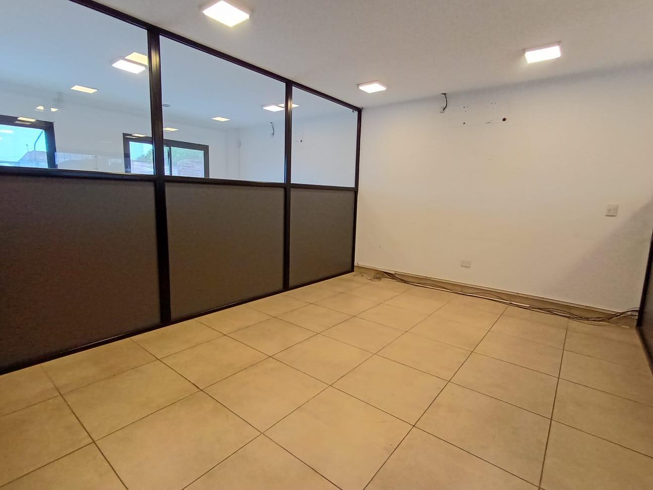 Foto de Alquiler de Galpón con Oficinas de 350 m2 en Córdoba al 800, Zona, imagen 4