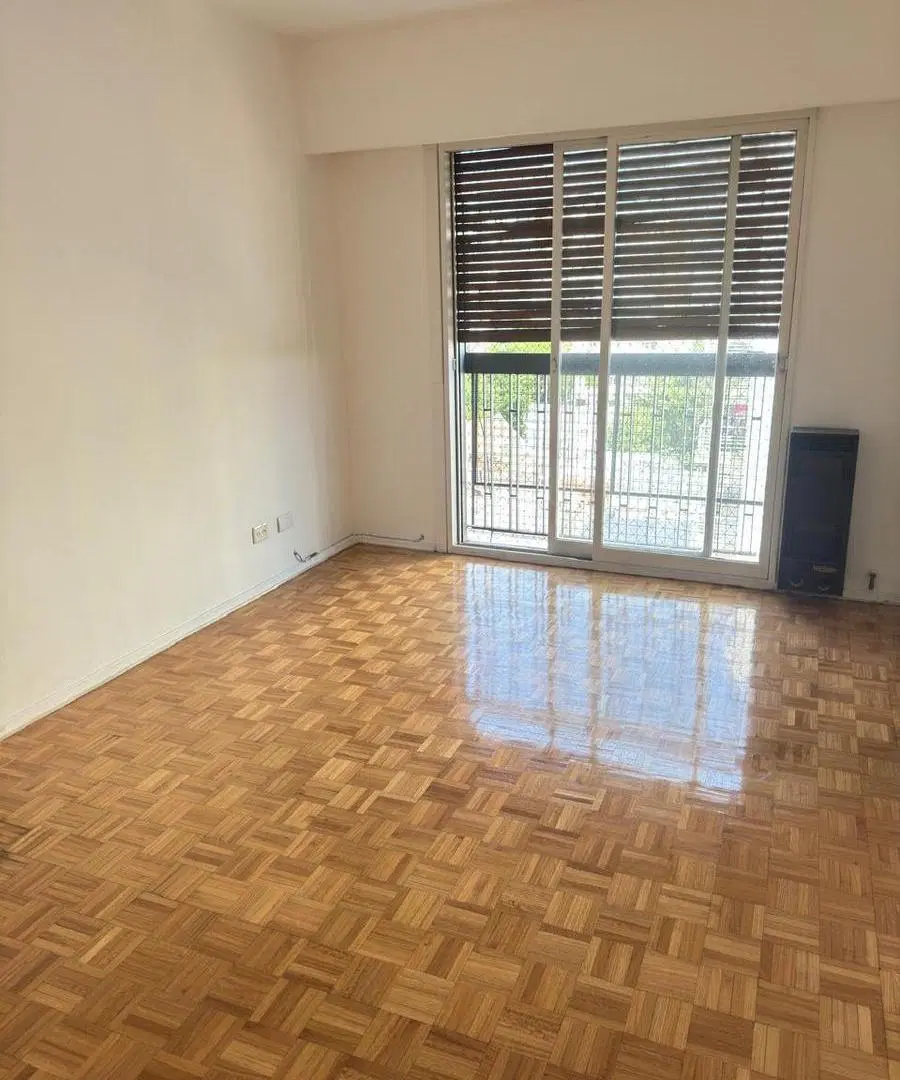 Departamento de tres ambientes en venta en Agronomia 1