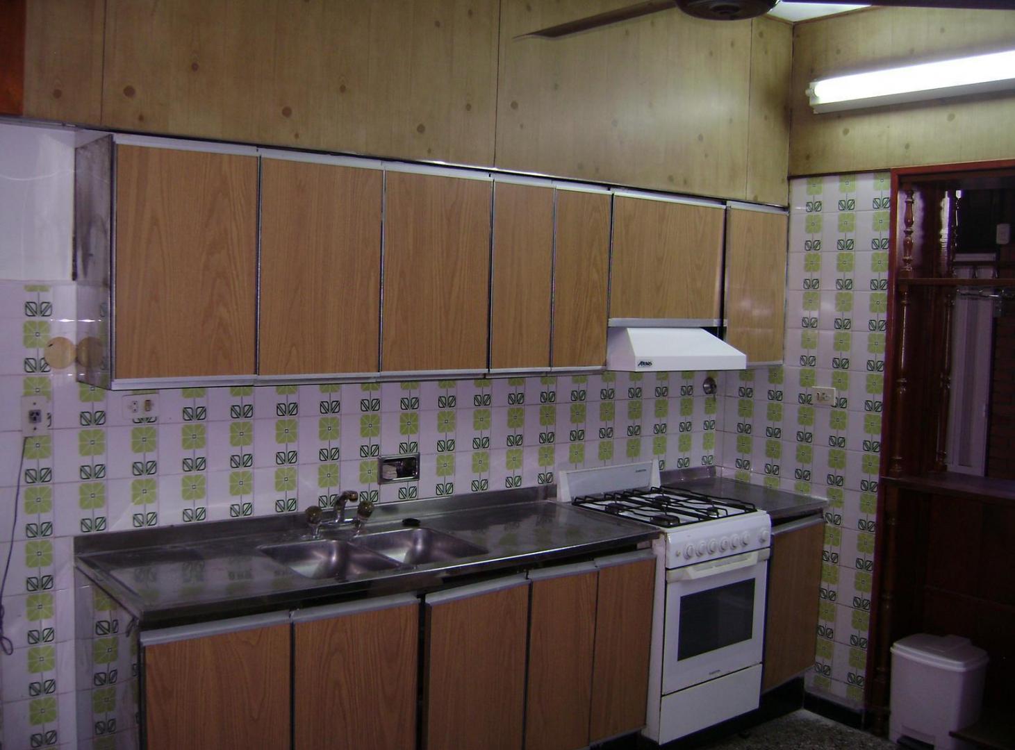 Foto de Velez Sarfield 1100, casa 3 dormitorios, cochera, jardín con pileta.-, imagen 1