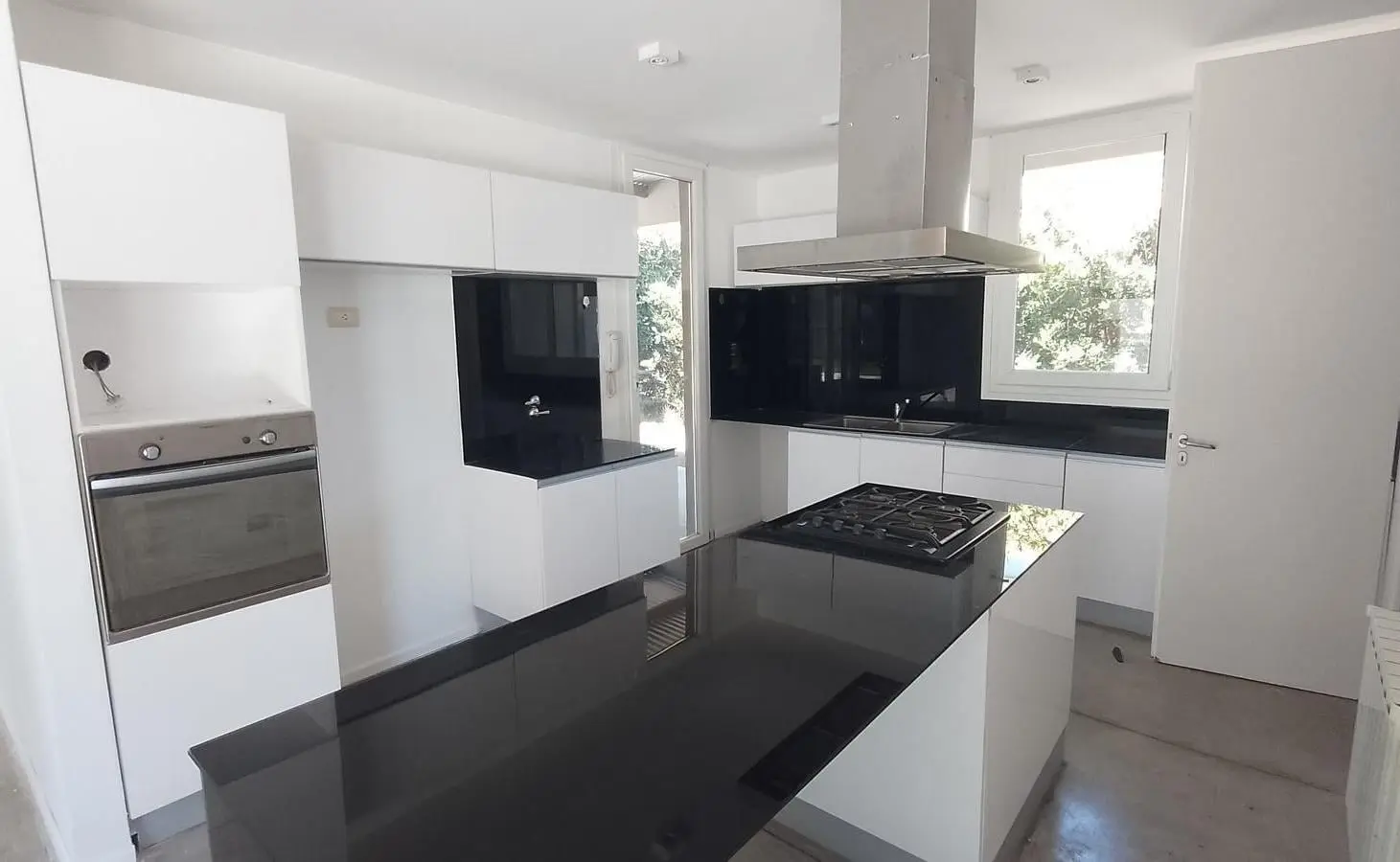 Casa en Barrio privado Miraflores, Funes, 3 dormitorios, pileta. 3