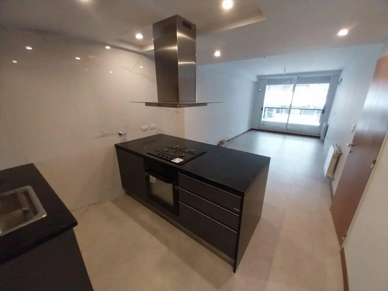 San Juan 536, departamento 1 dormitorio, 57 m2, balcón al frente. 3